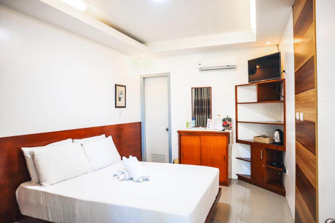 Youhan Beach Resort San Antonio  Exterior photo