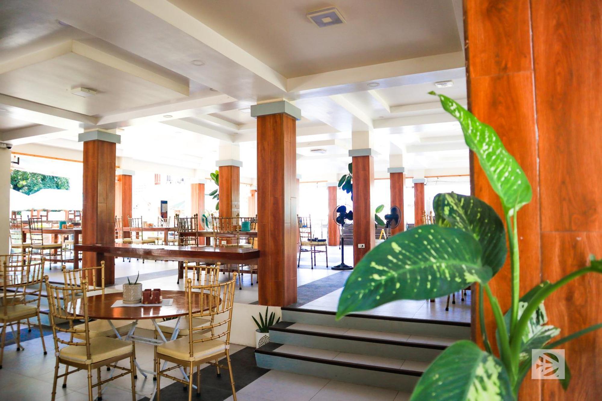 Youhan Beach Resort San Antonio  Exterior photo