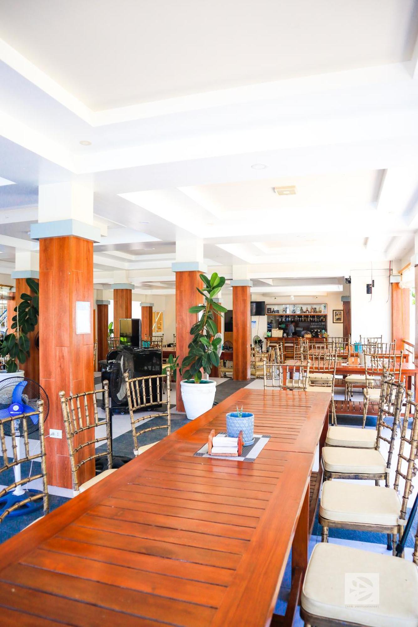 Youhan Beach Resort San Antonio  Exterior photo