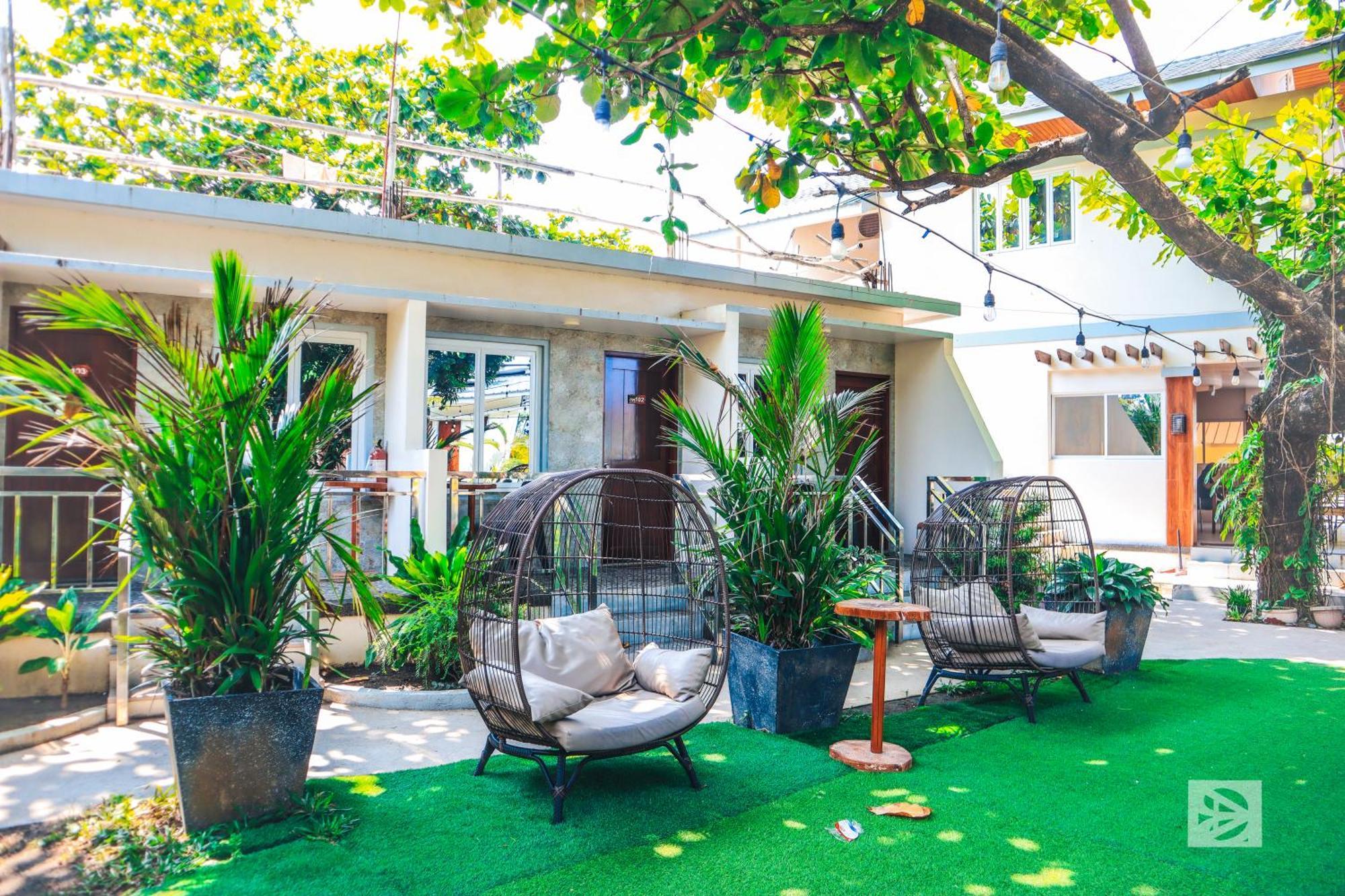 Youhan Beach Resort San Antonio  Exterior photo