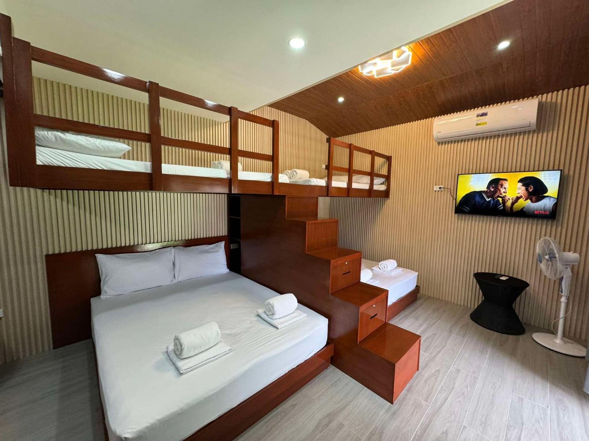 Youhan Beach Resort San Antonio  Exterior photo