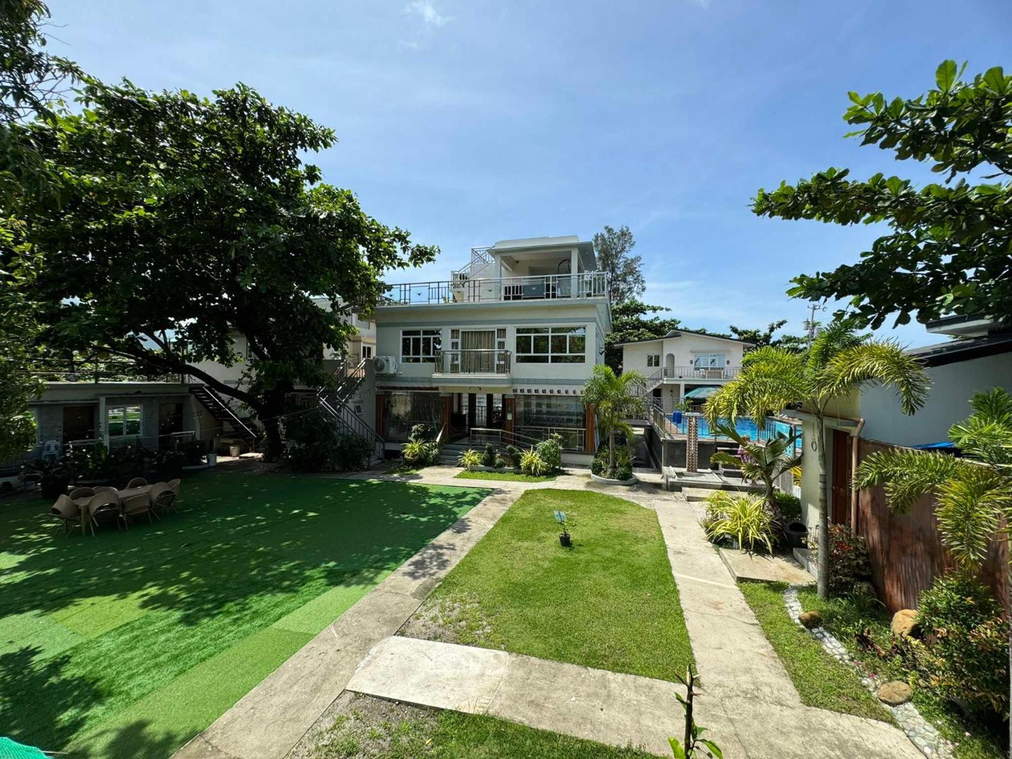 Youhan Beach Resort San Antonio  Exterior photo